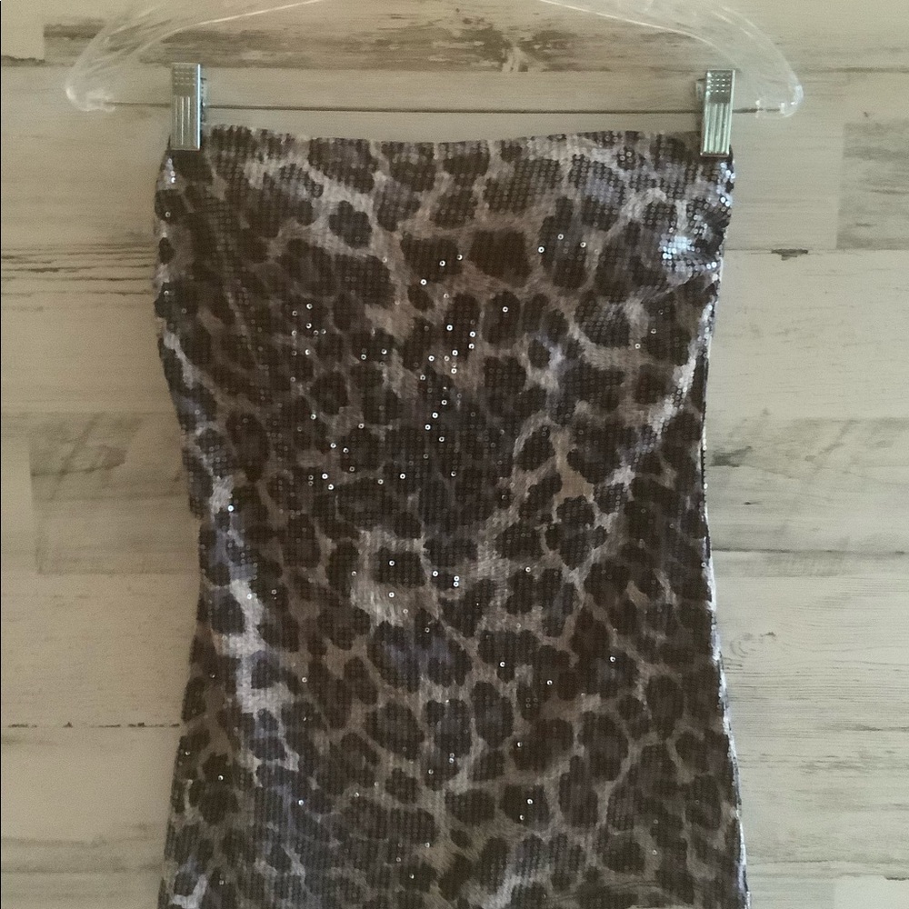 Strapless leopard sequined top.